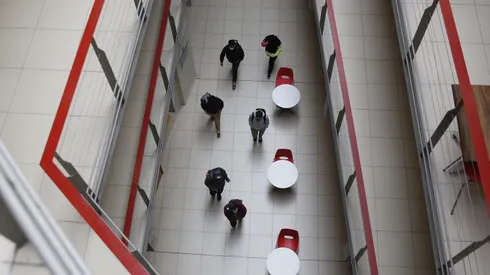 Clases presenciales en la Pontificia Universidad Católica de Valparaíso.