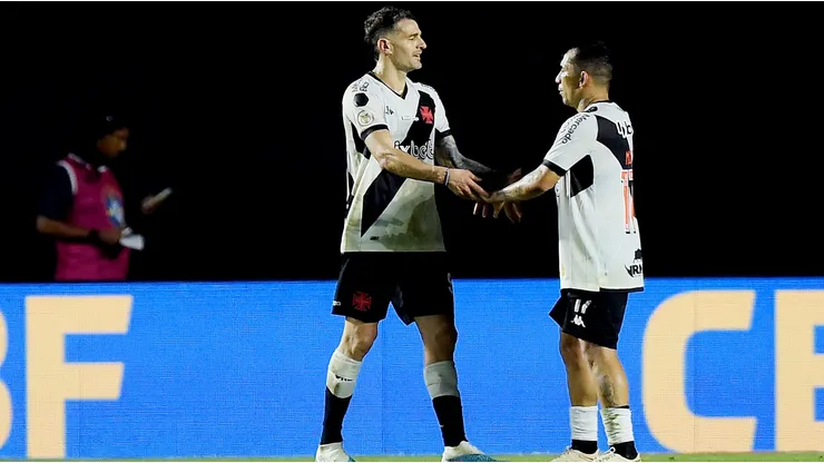 Gary Medel y Pablo Vegetti ayudan a Vasco Da Gama en Brasil.