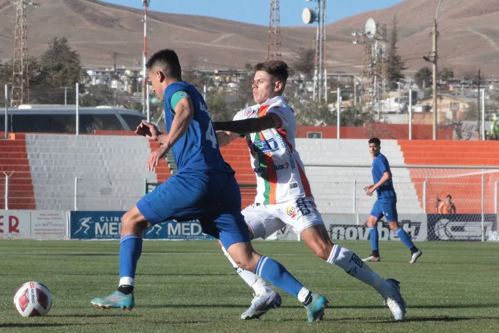 Los mineros dejan escapar una gran oportunidad de acercarse al título. Foto: Oscar Tello/Photosport