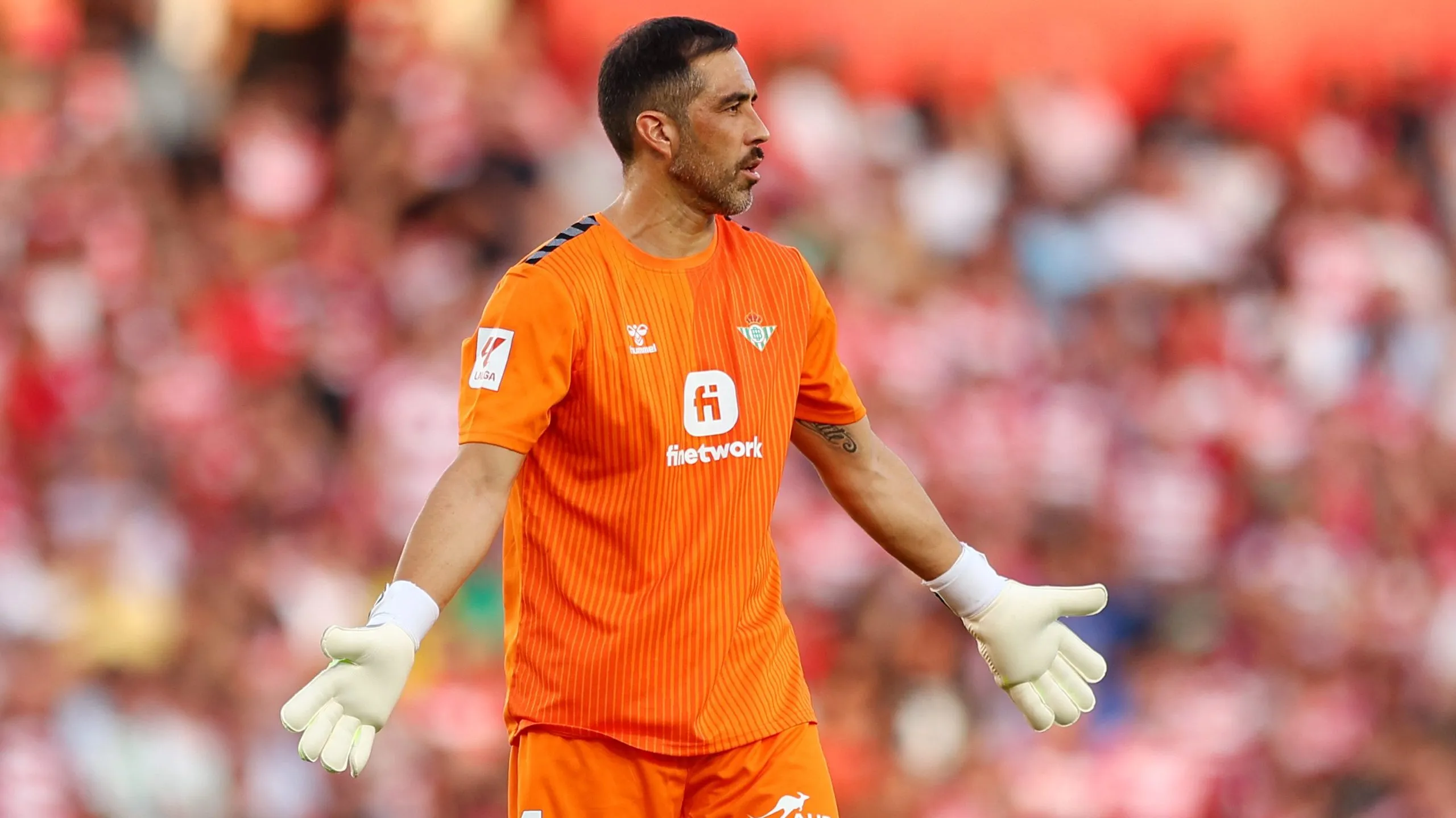 Claudio Bravo se lesionó | Getty Images