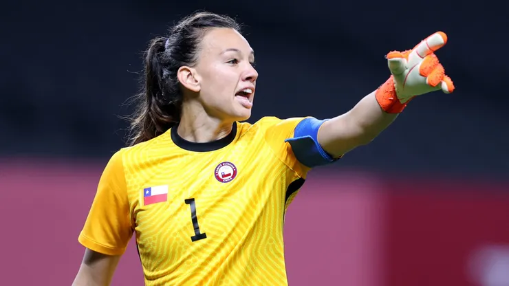 Tiane Endler le puso punto final a su estadía en la Roja luego del paso a la final del fútbol femenino en Santiago 2023.