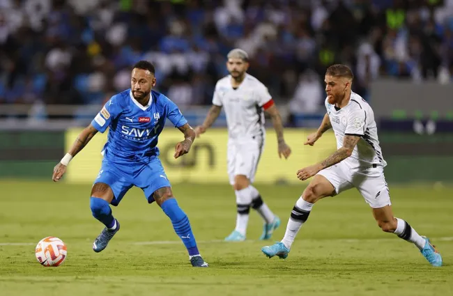 Neymar apenas alcanzó a jugar cinco partidos con Al Hilal antes de su lesión. | Foto: Getty Images.