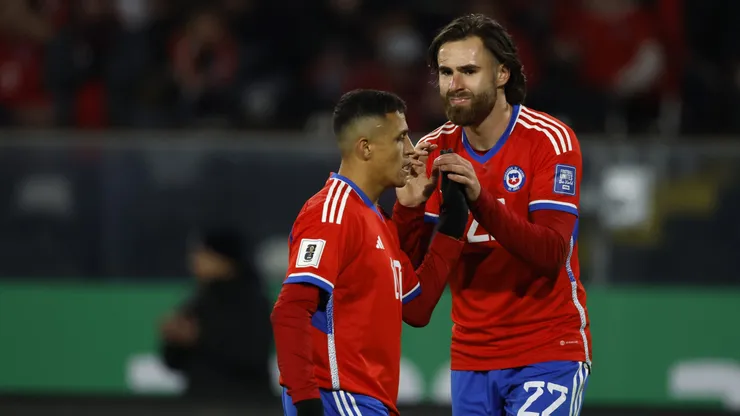 Alexis Sánchez y Ben Brereton