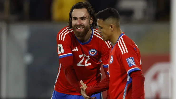 Los dos delanteros titulares de Chile vuelven a La Roja con pocos minutos y la pólvora mojada.