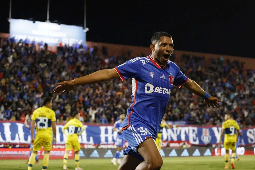 Cristián Palacios busca aparecer en la oncena estelar de Universidad de Chile ante Universidad Católica por el Clásico Universitario. Foto: Dragomir Yankovic/Photosport.