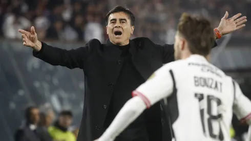 ¿Sigue Gustavo Quinteros en Colo Colo?