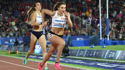 Martina Weil compitiendo en la final del 4×400 en Santiago 2023.