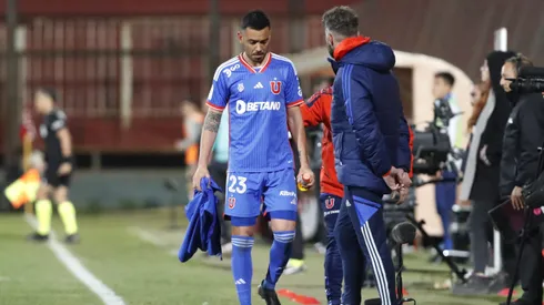 Nery Domínguez queda suspendido para el Clásico Universitario.