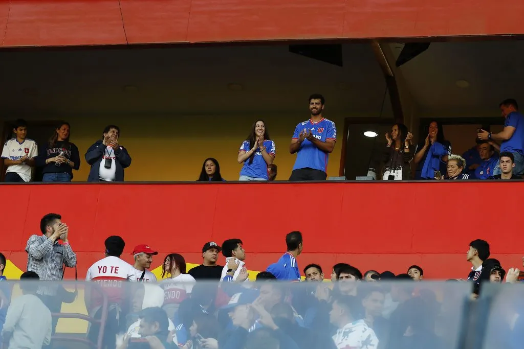 Marco Grimalt, Valentina Toro y miles de hinchas azules fueron al Santa Laura | Photosport
