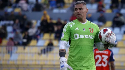 Cristóbal Campos volvió a jugar por la U, tras más de tres meses de ausencia.