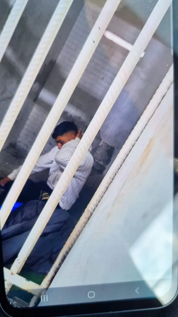 La imagen viralizada de Jordhy Thompson tras ser detenido (Redes Sociales)