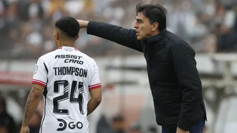 El abogado de Thompson dice que puede volver a jugar por Colo Colo, aunque el DT cerró las puertas