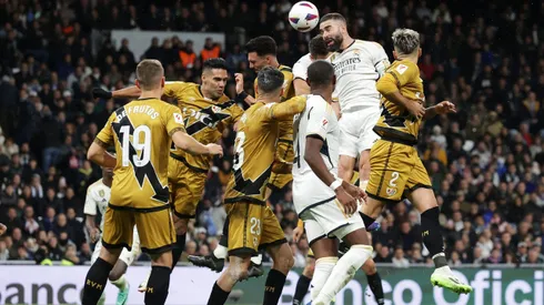 Ni con cien delanteros la embocaban. El Real Madrid remó, pero no llegó a la punta.