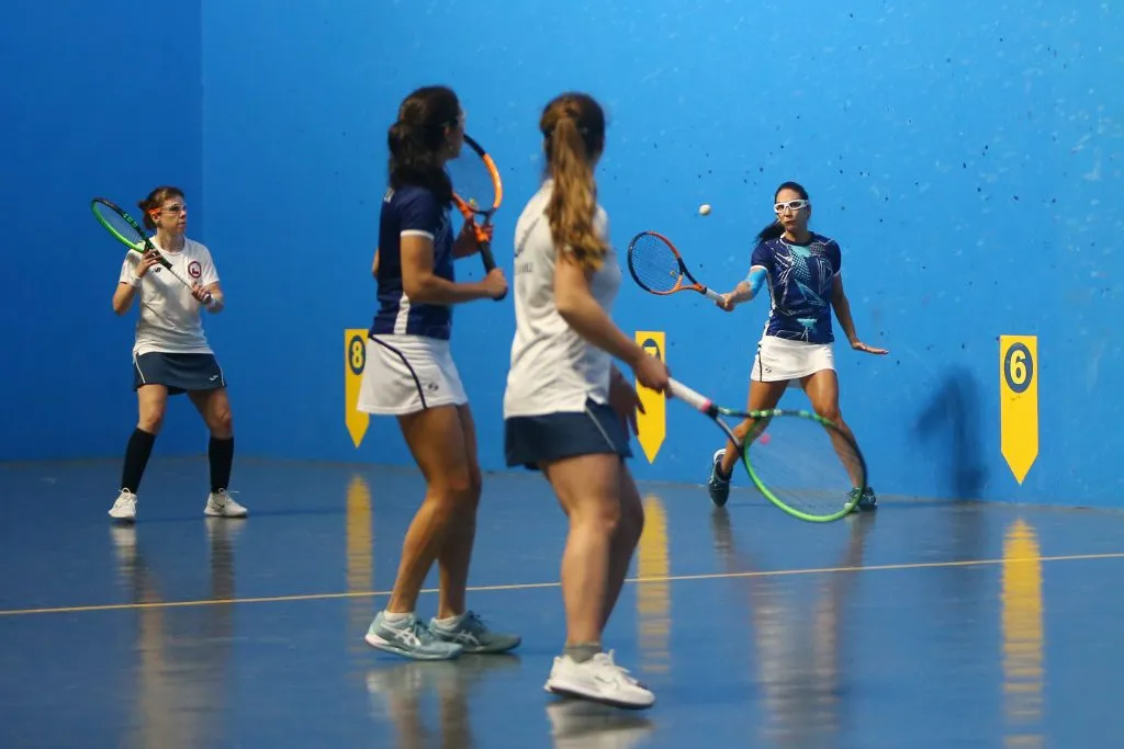 Magdalena Muñoz y Natalia Bozzo ganan un nuevo bronce de la pelota vasca nacional y el Team Chile en Santiago 2023.