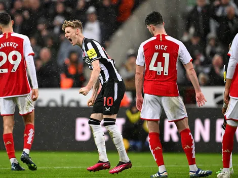 Polémico gol deja al Arsenal alejado de la cima de la Premier