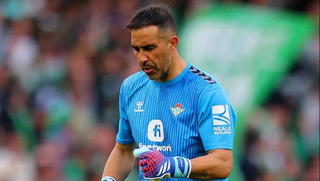 Claudio bravo sumó una nueva titularidad en el triunfo de local del Betis ante el Mallorca el fin de semana y ahora va por la Europa League. Foto: Getty Images.