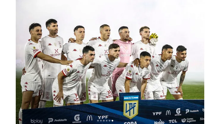 Huracán tendrá a dos chilenos en su visita a River Plate.