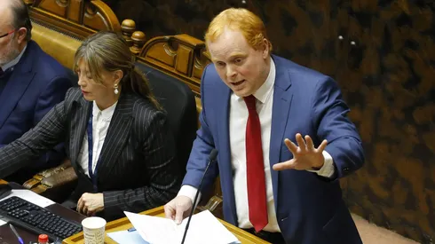 Senadores de derecha en contra de nuevo texto constitucional