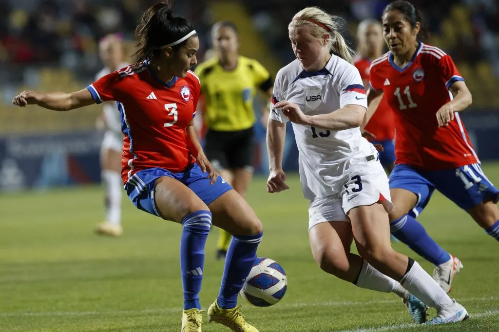 Su Helen Galaz salió lesionada del partido contra Estados Unidos y aún no se conoce su parte médico | Photosport