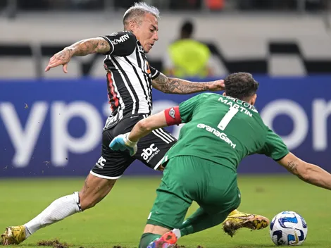 Destrozan a Eduardo Vargas por un compañero