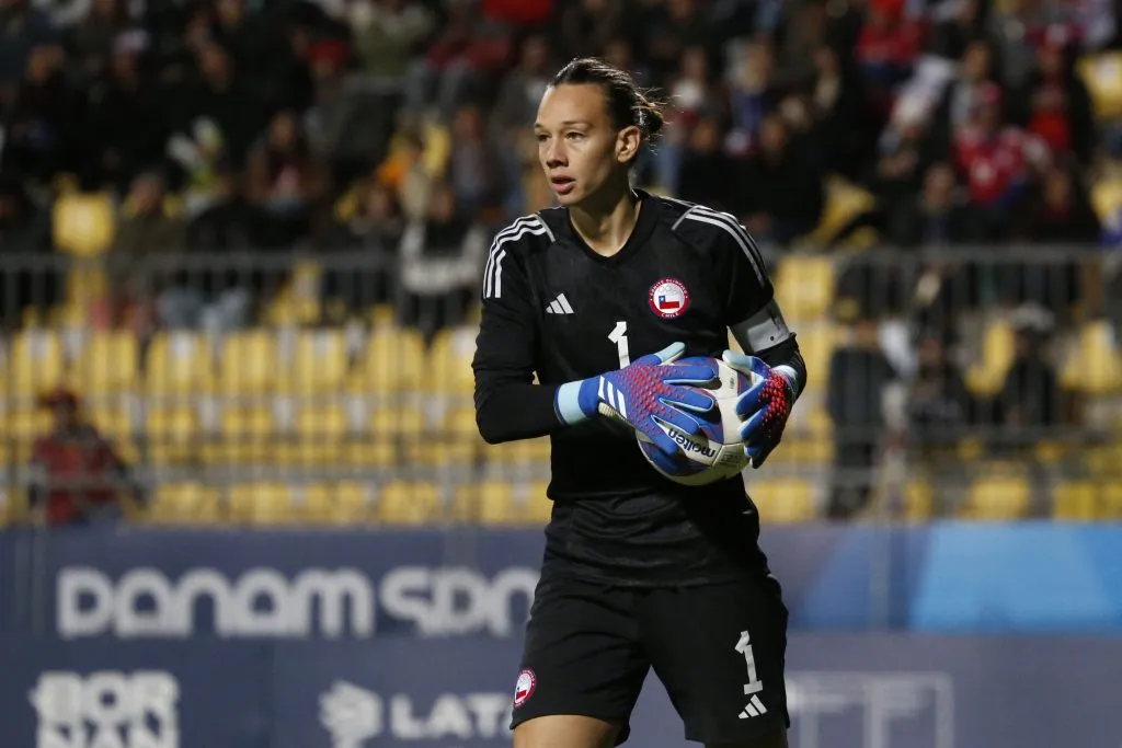 Christiane Endler frente a Estados Unidos. La semifinal de Santiago 2023 fue el último partido de Tiane en la Roja femenina. (Raul Zamora/Santiago 2023 via Photosport).