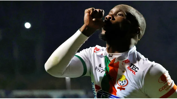 Desde Perú vendrán a buscar los goles de Cecilio Waterman.