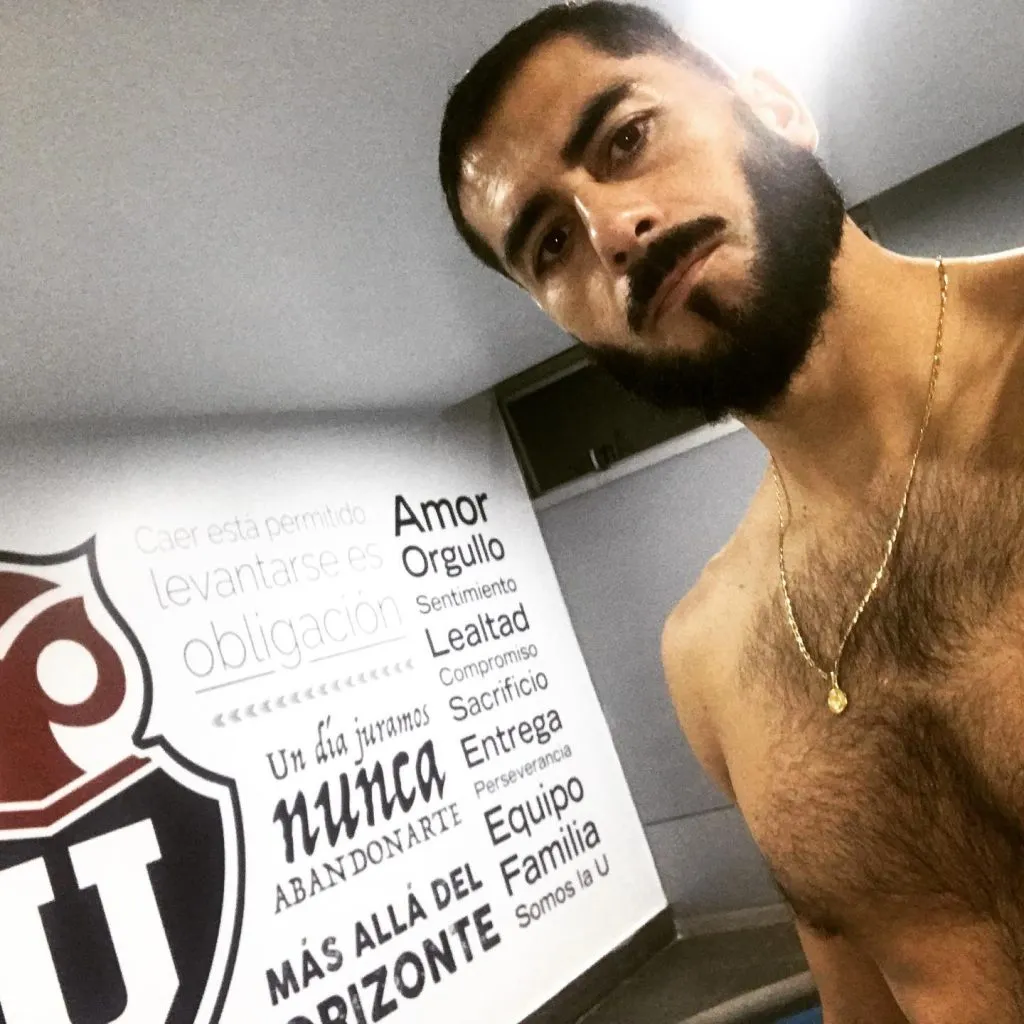 Johnny Herrera está más que identificado con Universidad de Chile y pidió a Gustavo Quinteros. | Foto: Instagram samuraiazul