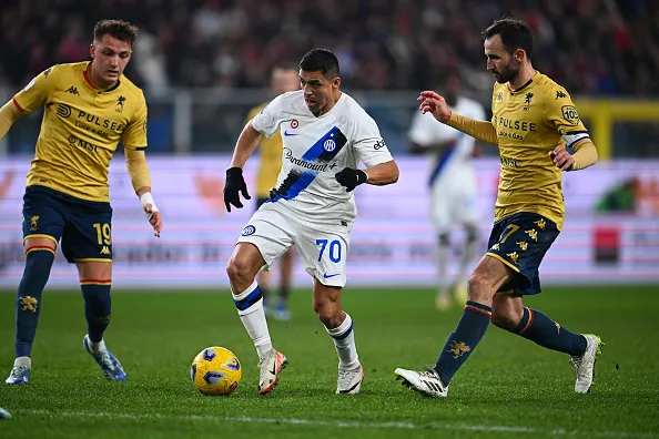 Alexis en los minutos finales del Genoa vs. Inter.