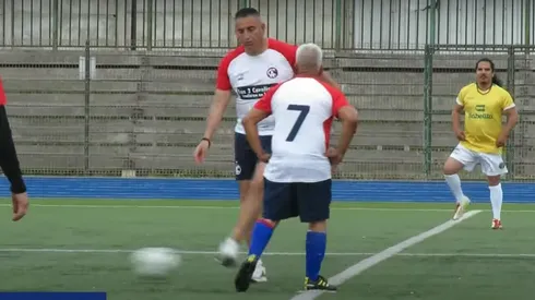 Jaime García estiró las piernas mientras busca un nuevo destino jugando un partido con un equipo de humoristas en Cartagena.