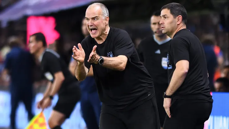 Marcelo Bielsa no podrá contar con dos jugadores de Uruguay que militan en Europa durante el Preolímpico.