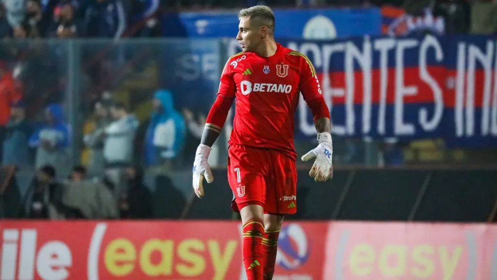 El portero formado en Universidad de Chile saldrá del club en su peor momento.