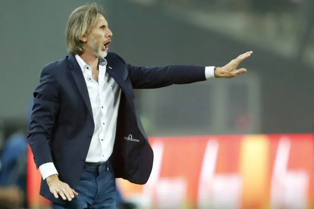 Ricardo Gareca se prepara para entrenar a Chile