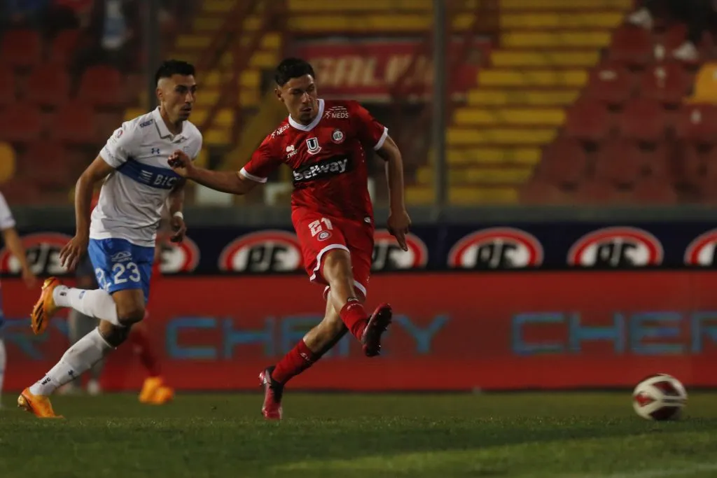 César Pérez puede llegar a la U o la UC en 2024, pero por ahora sólo piensa en el Preolímpico. Foto: Photosport.