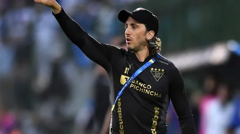 Colo Colo tuvo una reunión con Luis Zubeldía para ofrecerle la banca. El Cacique vive horas claves.