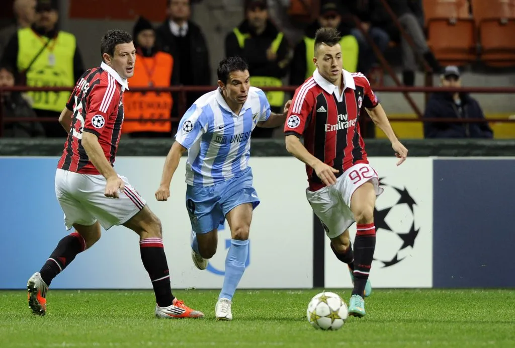 Javier Saviola en acción ante el AC Milan en la Champions League en la que Málaga hizo historia. (Claudio Villa/Getty Images)