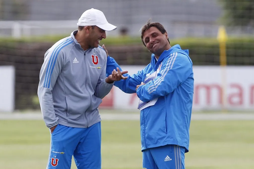 Gustavo Flores en una práctica de la U. de Chile cuando el DT era Ángel Guillermo Hoyos. (Ramon Monroy/Photosport).