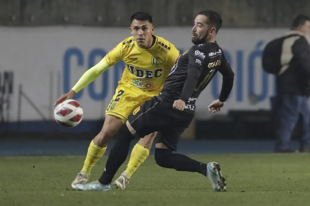 La Primera B y Segunda División enfrentan un grave problema por los contratos de los jugadores. Foto: Photosport.
