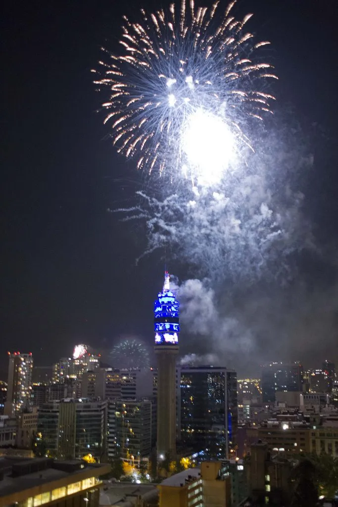 Show pirotécnico de la Torre Entel en el año 2016 (Aton Chile)