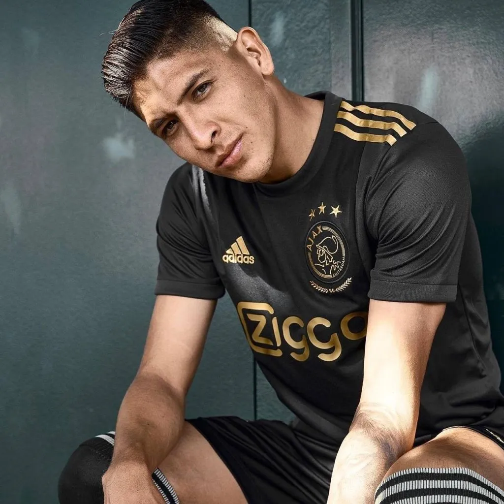 El Ajax y su camiseta negra hace pocos años