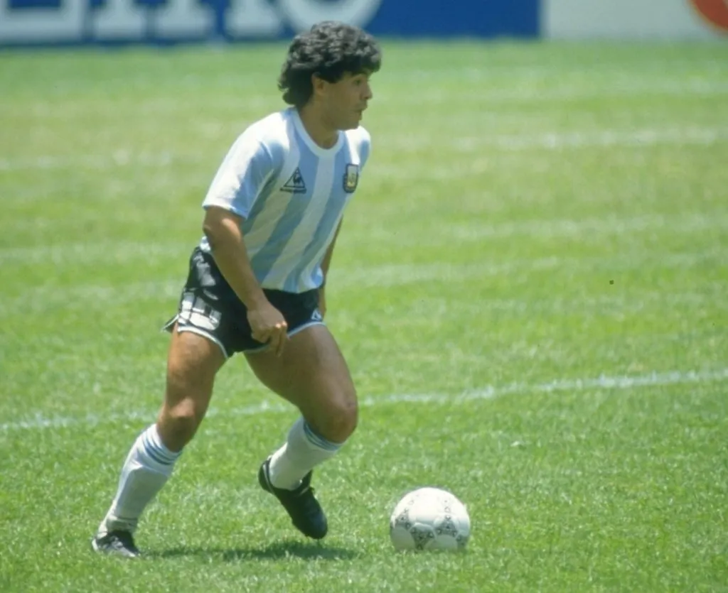 29 Jul 1986: Diego Maradona of Argentina in action during the World Cup final against West Germany at the Azteca Stadium in Mexico City. Argentina won the match 3-2. \ Mandatory Credit: Allsport UK /Allsport