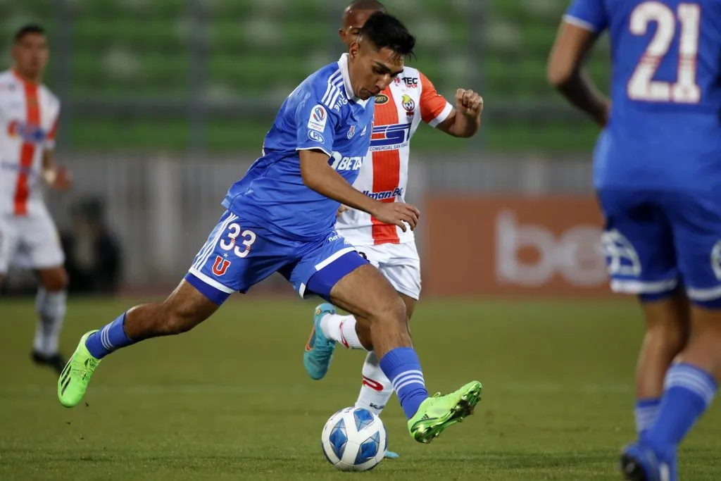 Renato Cordero tendrá que pelear el puesto con Marcelo Díaz en la U 2024. (Foto: Photosport)