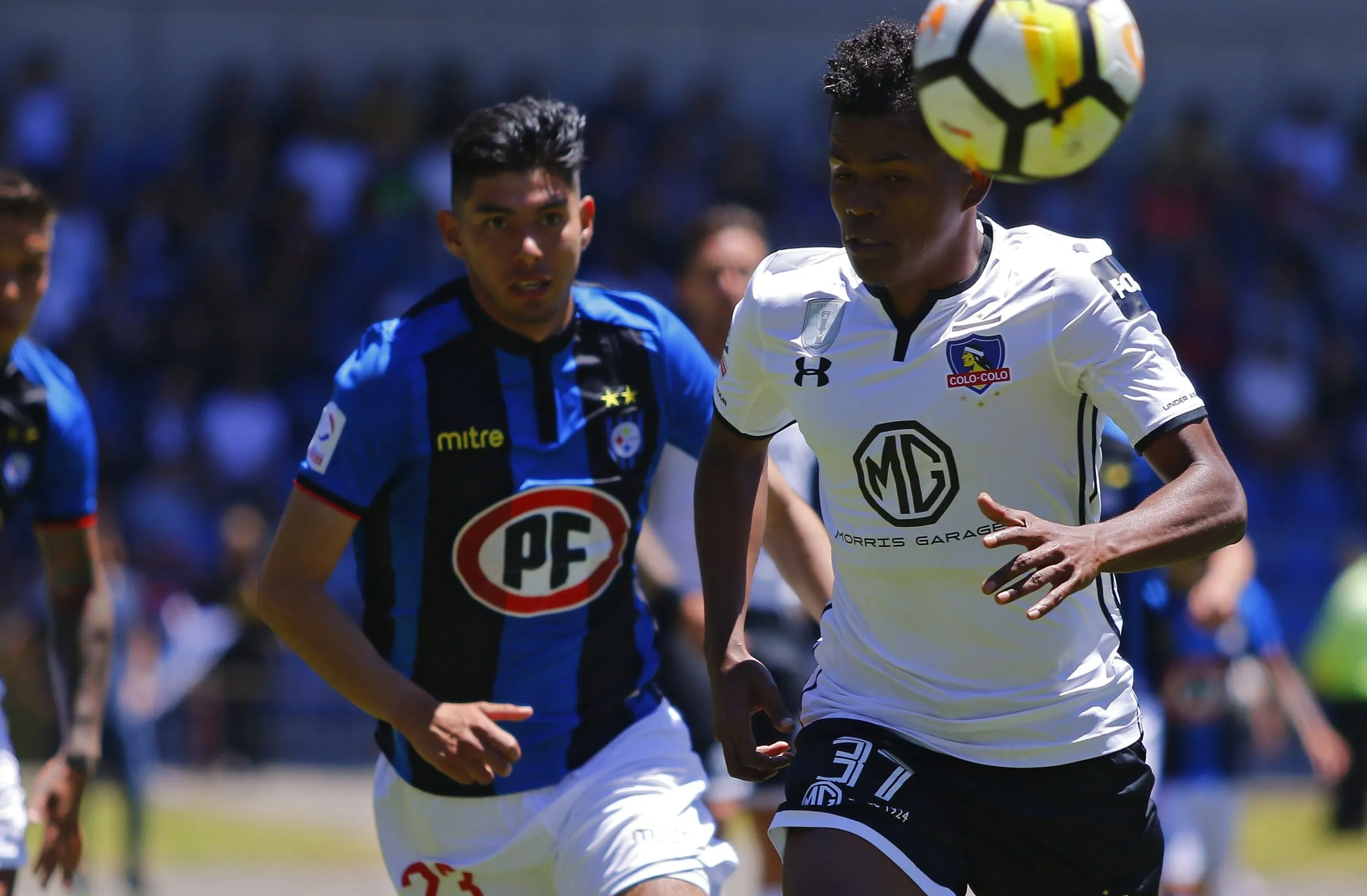 Alexander Bolaños en el otro partido que disputó por Colo Colo. (Alejandro Zoñez/Photosport).