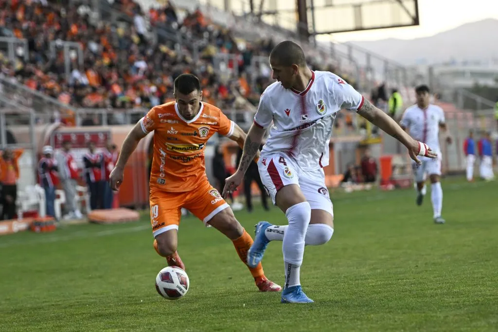 Danilo Ortiz en acción ante Cobreloa por Deportes La Serena. Jugó 31 partidos en la temporada 2023. (Pedro Tapia/Photosport).
