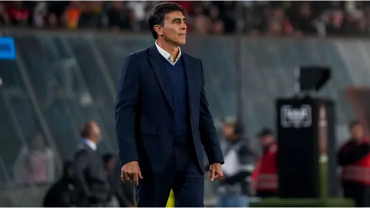 Gustavo Quinteros ya dejó a Colo Colo en el pasado y su presente será en Vélez Sarsfield.