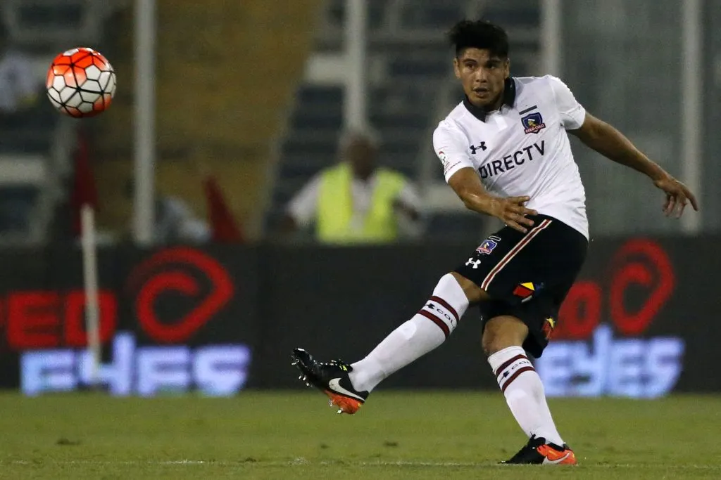 Hardy Cavero en acción por Colo Colo, donde jugó 9 partidos. (Andrés Piña/Photosport).