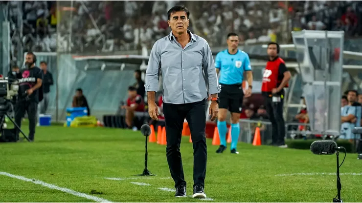 Gustavo Quinteros se reunirá con dos dirigidos en Colo Colo en Argentina.
