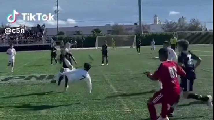 Hijo de Messi anota golazo de chilena y se vuelve viral