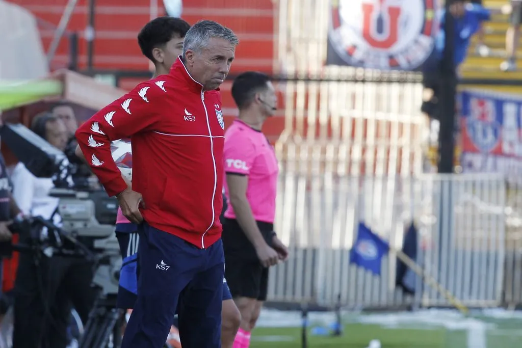 Gustavo Álvarez debe aprobar varios aspectos en torno al plantel de Universidad de Chile versión 2024. | Foto: Photosport.