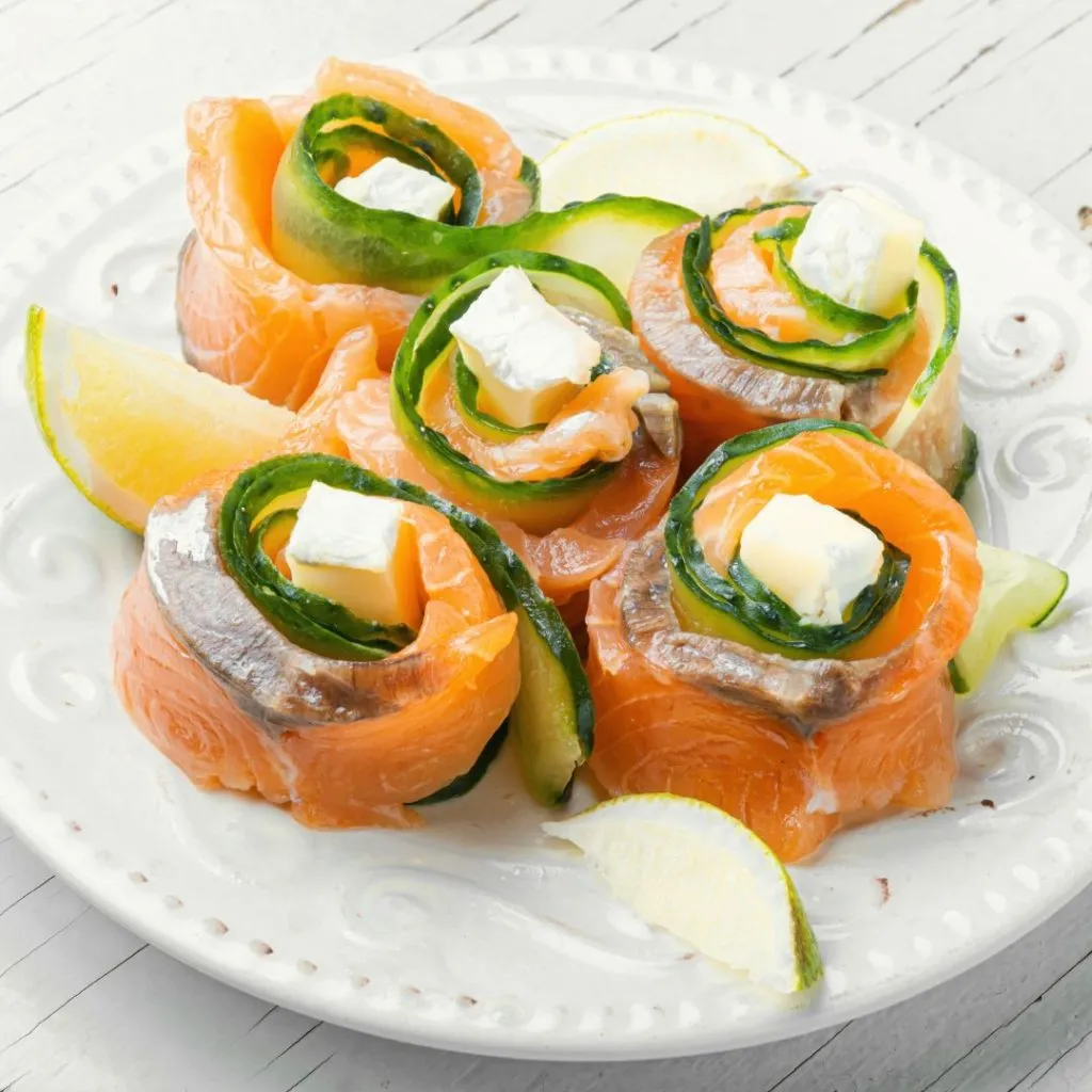 Rollitos de salmón ahumado con queso crema