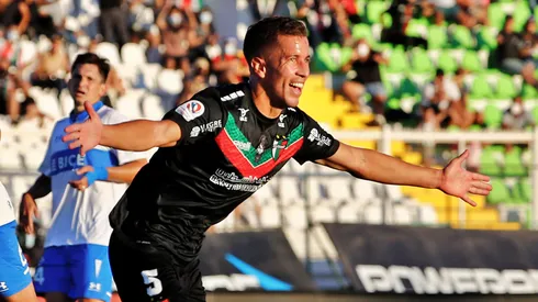 Farías viene de jugar 35 partidos con Palestino en el 2023.